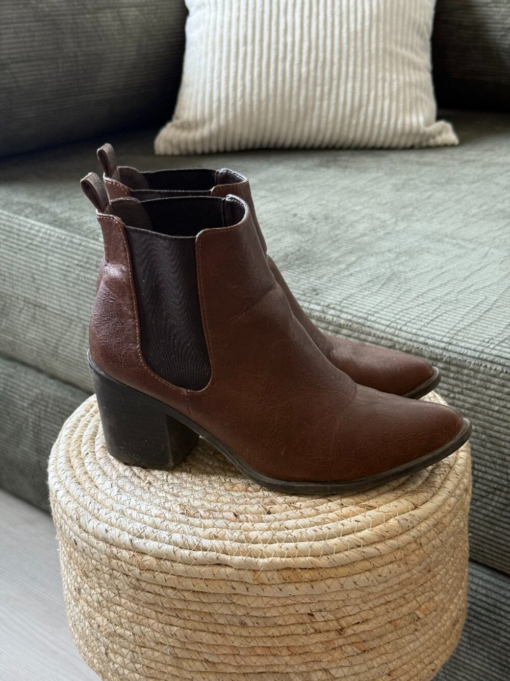 brown pointed toe boot, size 7